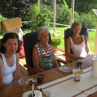 Kovakt 2008, kusiner och farmor på besök