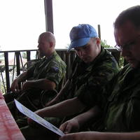 På libanesisk restaurant i de finare delarna av Monrovia
