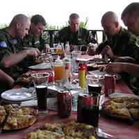 Alla åt pizza