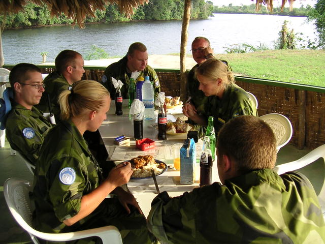 Käk på restauranten vid flygplatsen