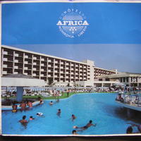 En gammal turistguide för Hotel Africa finns så man kan få en uppfattning om hur fint hotellet en gång var
