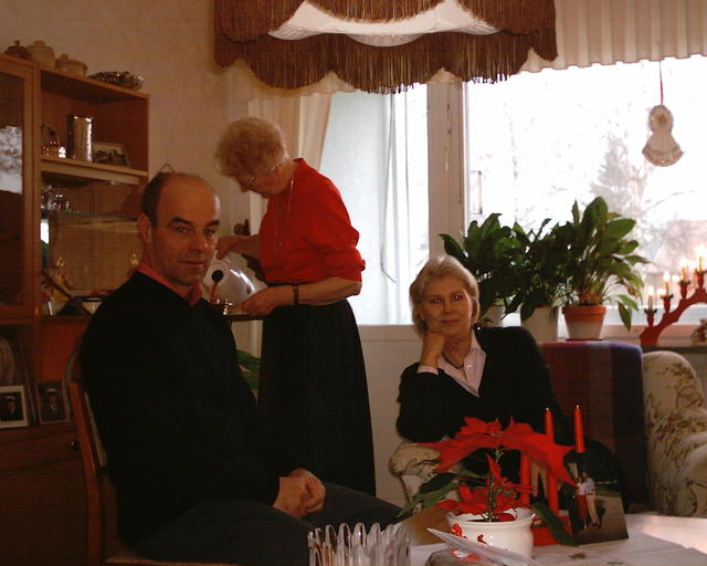 Julbord #1 (Annandagen, hos mormor)
Pappa, mormor och mamma