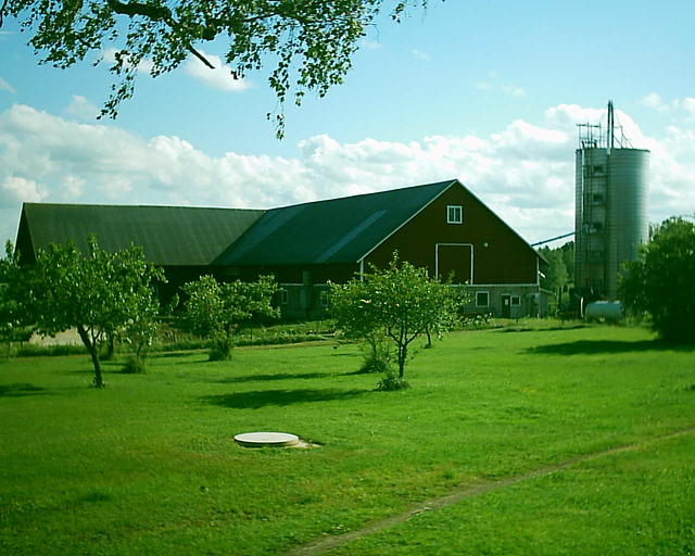 Ladugård samt silo