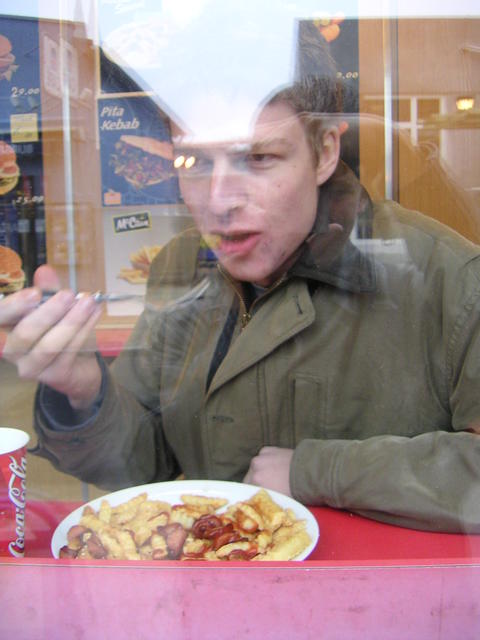 Ludde äter