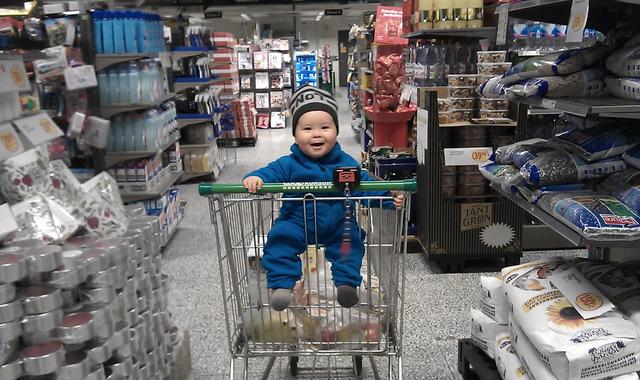 Jag och pappa på Coop, det var riktigt skoj!